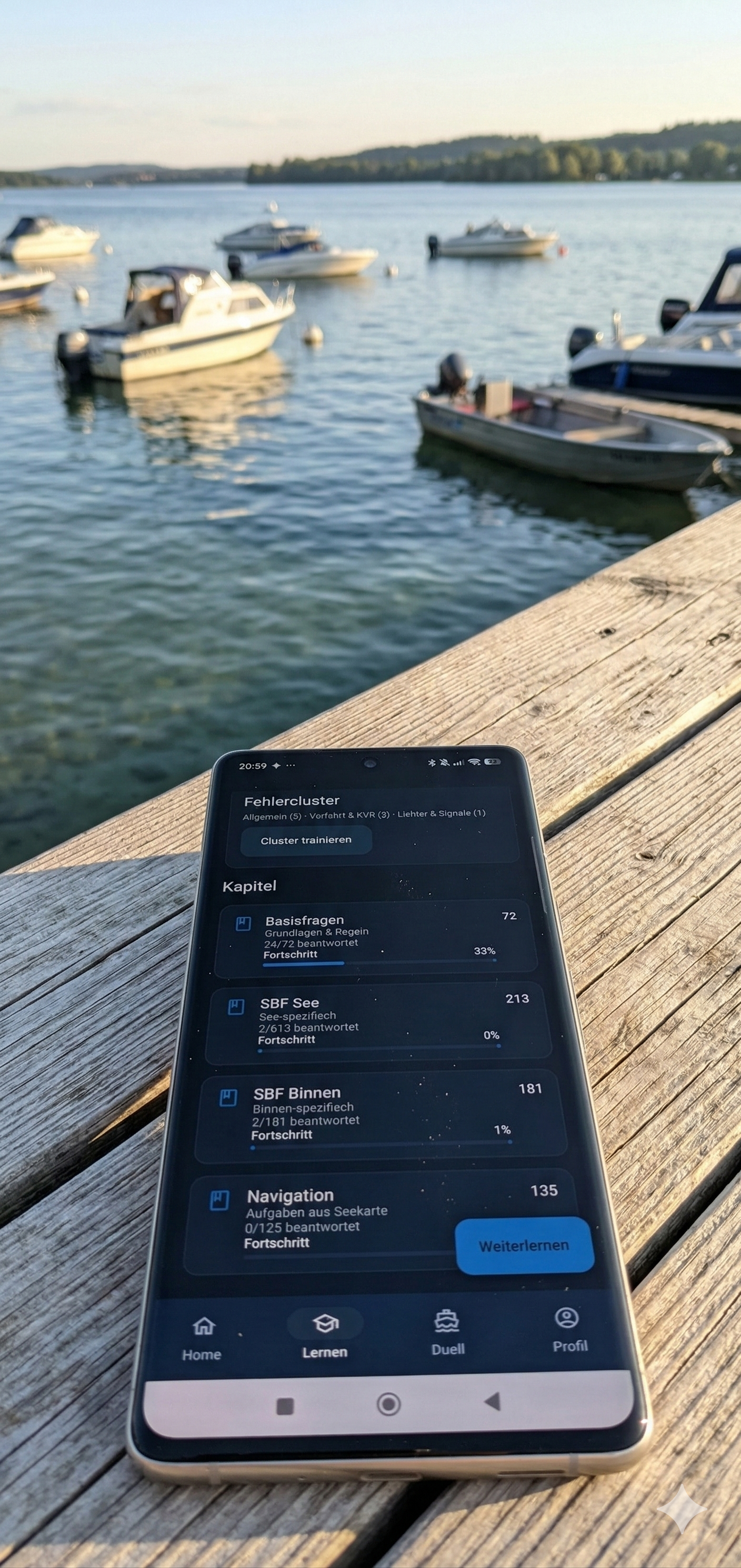 Steg und Marina als visuelles Motiv für die Vorbereitung auf den Sportbootführerschein